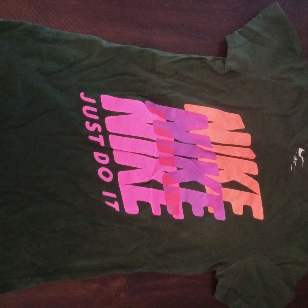 Womens nike t shirt size sm